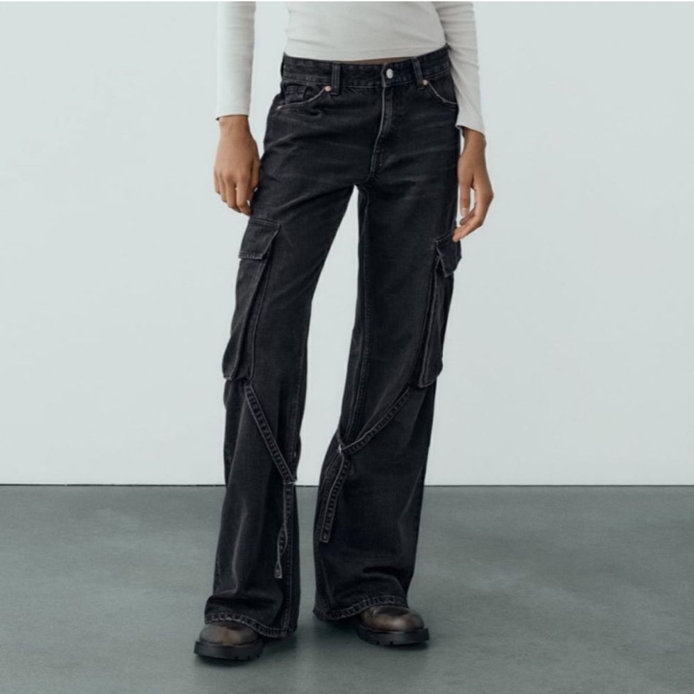 Zara Mid Rise Wide Leg Black Denim Cargo TRF Jeans